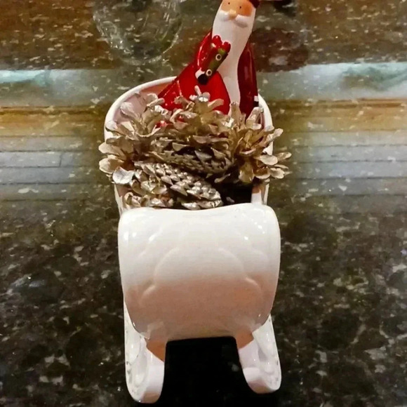 A one of a kind Santa sleigh made from glass...personal collection.. - Picture 3 of 5